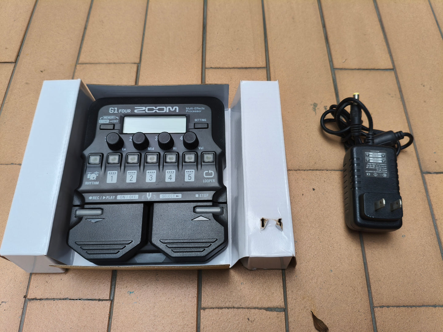 Zoom G1 FOUR Multi Effects Pedal - Pedal Multiefectos